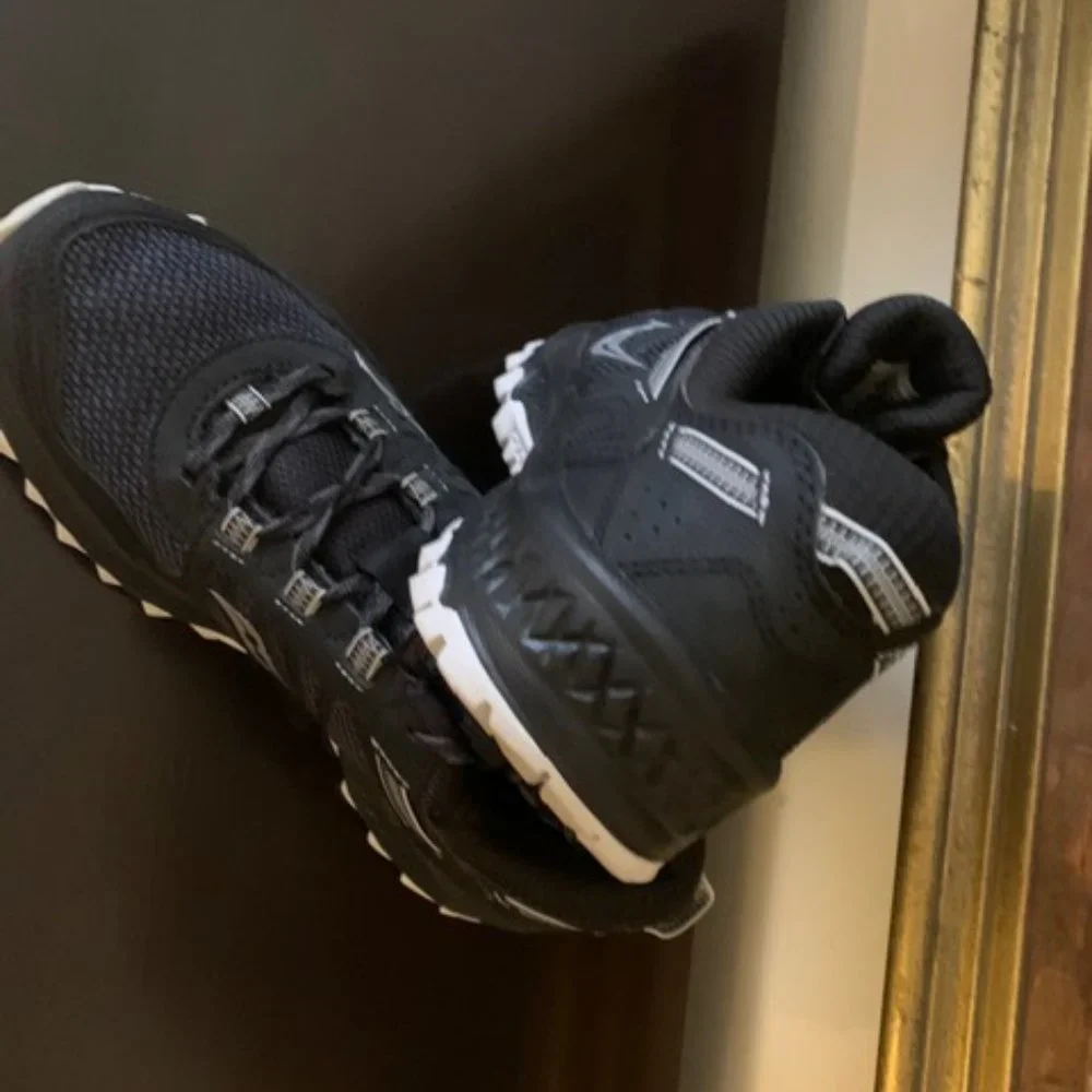 Sneakers - Picture 7 of 7